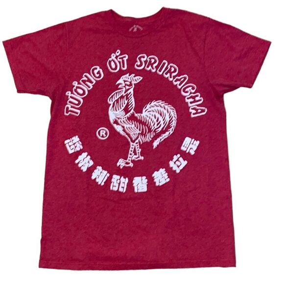 Sriracha Red Men’s Short Sleeve Crewneck Tee Shirt Size Medium - Picture 1 of 5